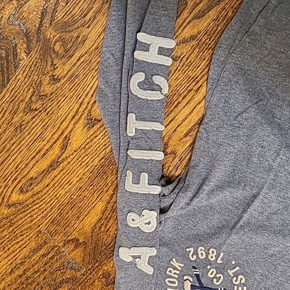 Abercrombie & Fitch Gray Long Sleeve Muscle T-Shirt Size Small - Picture 6 of 7